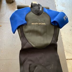 Body glove wet suit